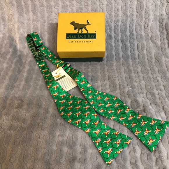 NWT Bird Dog Bay 100% Silk Santa Hat Buck Bow Tie
